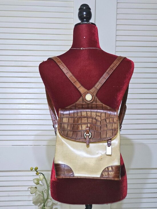 Dooney & Bourke Handbags - Vintage Dooney & Bourke Women's Brown Croc Embossed Leather Backpack Sz M 2560